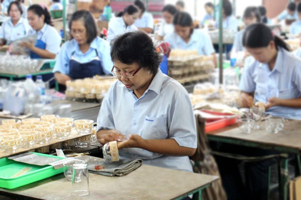 Our Distinguished Employees Decorating the Tableware